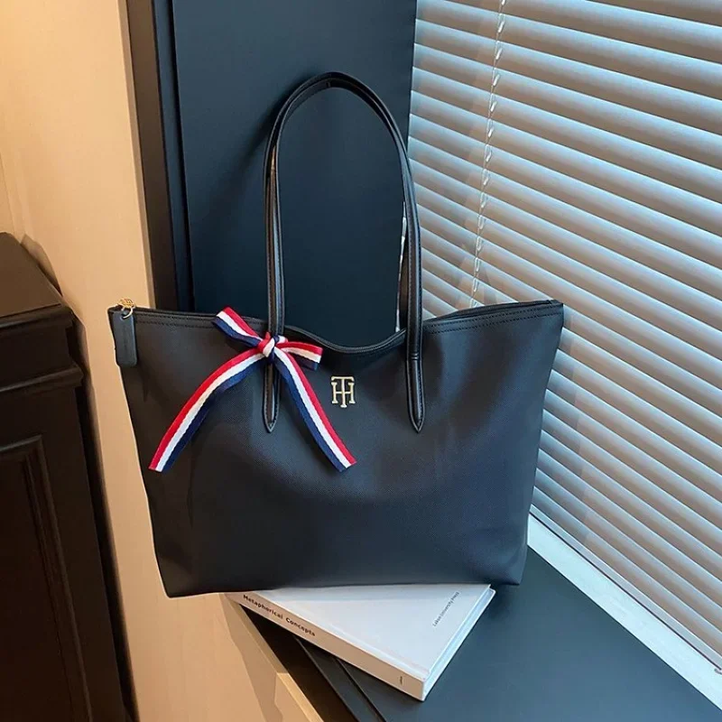 Women Bags Manufacturer - フィッシャーマン風のバッグ、複数のポケットと耐久性のあるワックスレザー素材付き