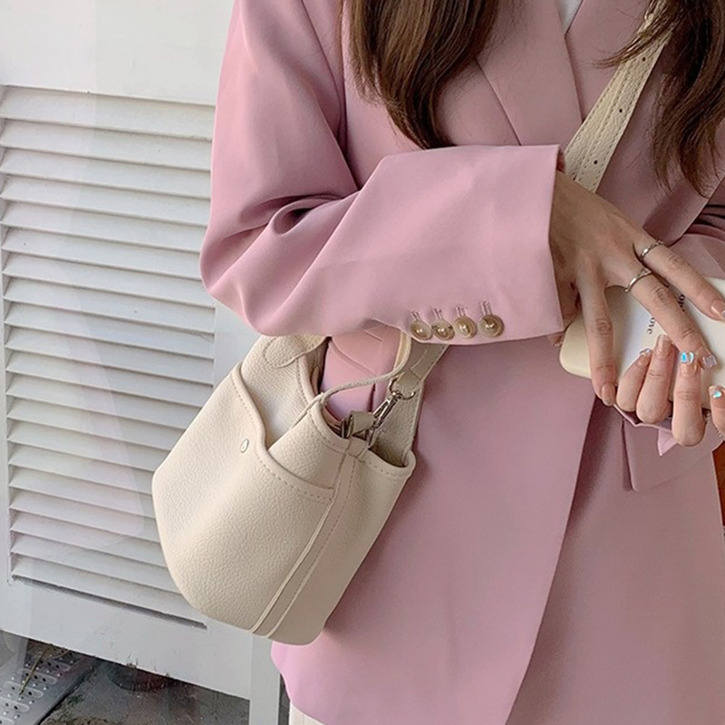 エレガントな女性向け新作高級デザイナーズハンドバッグ、レディ - Women Bags Wholesale のレビューと価格