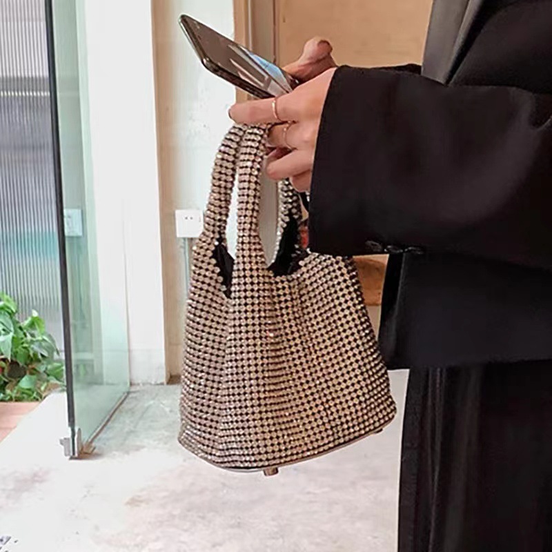 ファッショナブルなダイヤモンド装飾水バケツ形状イブニングバッ - Women Bags Wholesale のレビューと価格